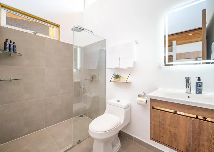 Macondo 2 - Bromelia Hotel
